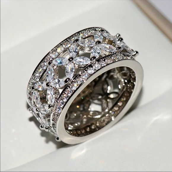 Floral Luxury 360 AAA Cubic Zirconia Diamond Ring Size 10 - Picture 3 of 8